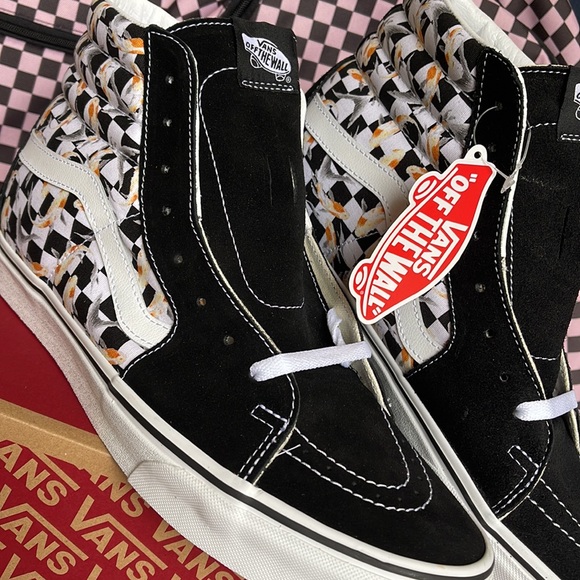 Vans Men’s Sk8-Hi
Checkerboard Koi/Black
VN0A7Q5NVG3
Sneakers - Picture 8 of 16